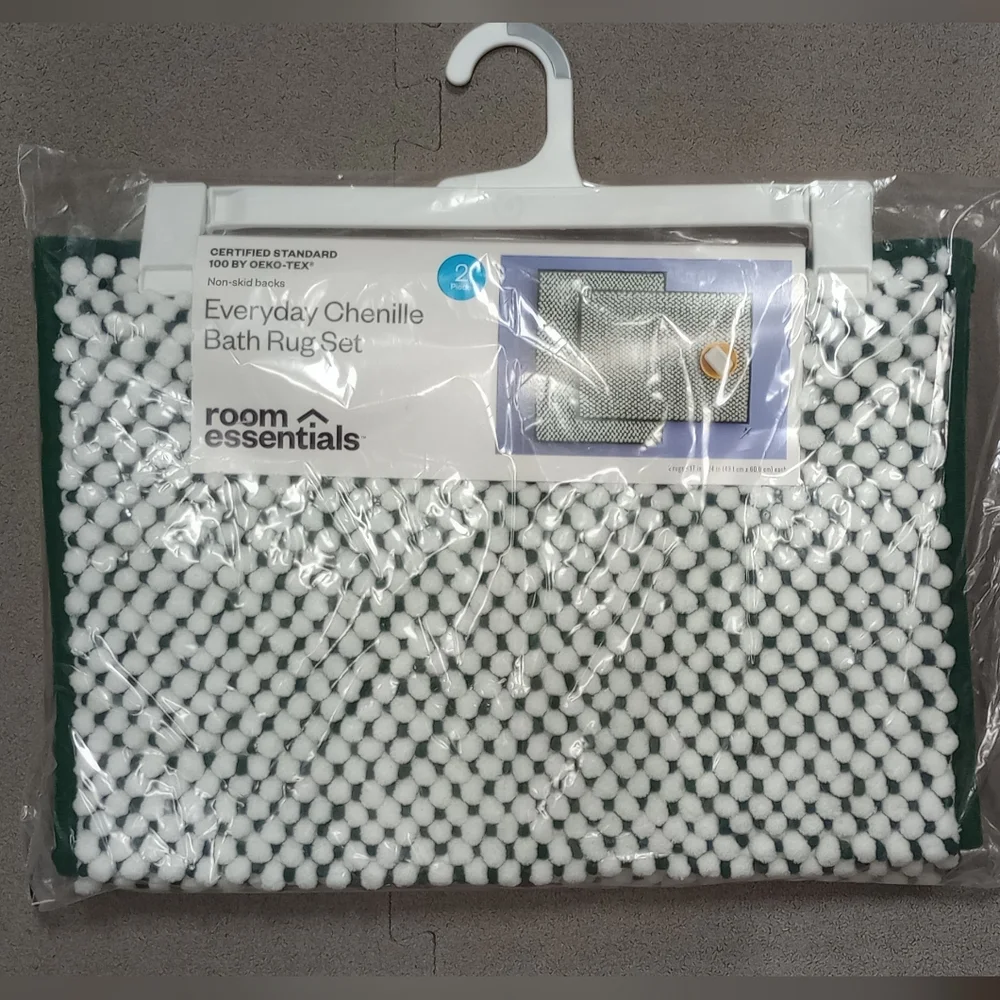 New 2 Pack Room Essentials Chenille Bath Rug Set Green & White 17